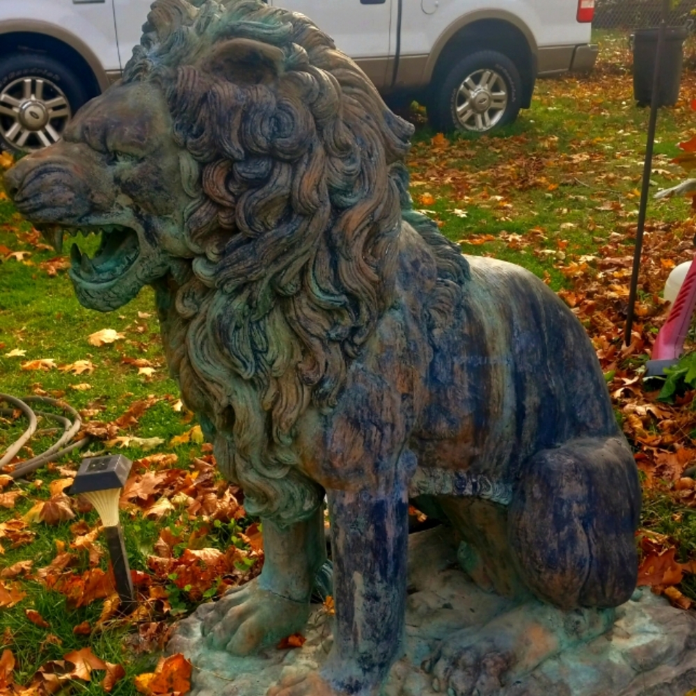 2 Bronze Lions